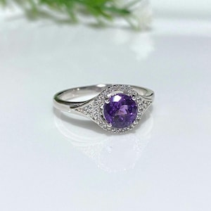 Vintage Sterling Silver Round cut Amethyst & White Topaz Ring Size 7