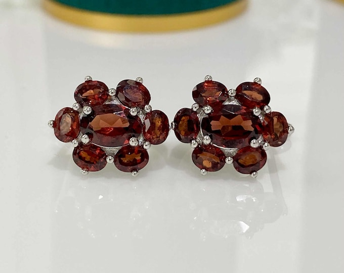 Vintage Sterling Silver Natural 1.32cts Garnet Earrings.