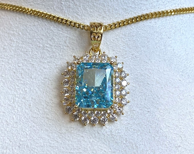 Vintage 15K 610 Solid Gold Aquamarine & White Topaz Pendant.
