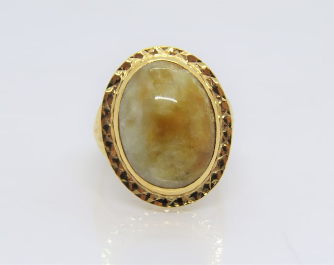 Vintage 18K Solid Yellow Gold Oval Green, Yellow Jadeite Jade Ring Size 7.5