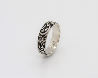 Vintage Sterling Silver Carved Band Ring Size 5