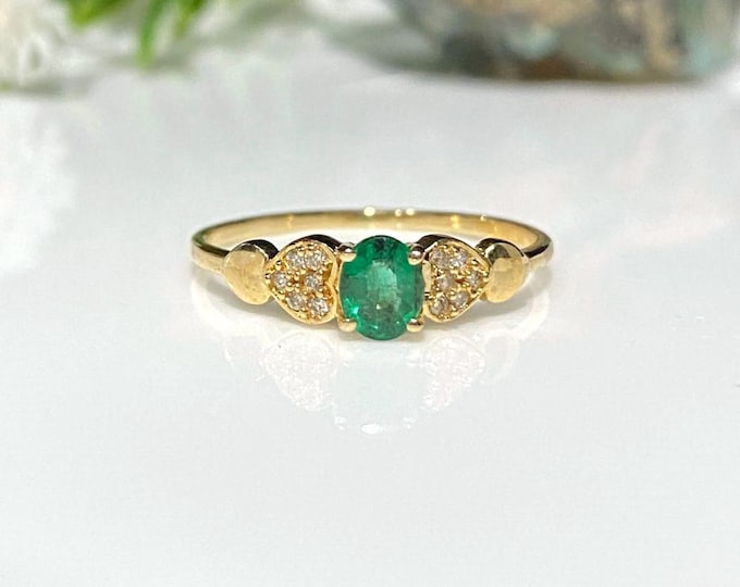 Vintage 14K Solid Yellow Gold Natural Emerald & Diamond Hearts Ring Size 7