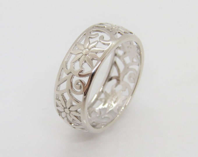 Vintage Sterling Silver Flowers Band Ring Size 8