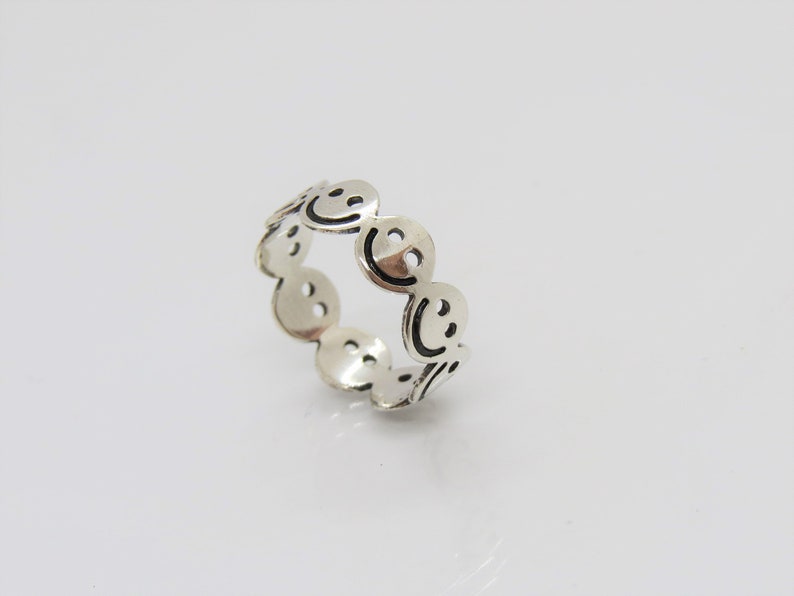 Vintage Sterling Silver Face Smily Band Ring Size 7