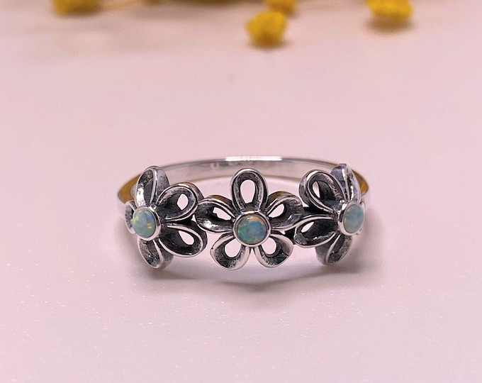 Vintage Sterling Silver White Opal Flowers Ring.
