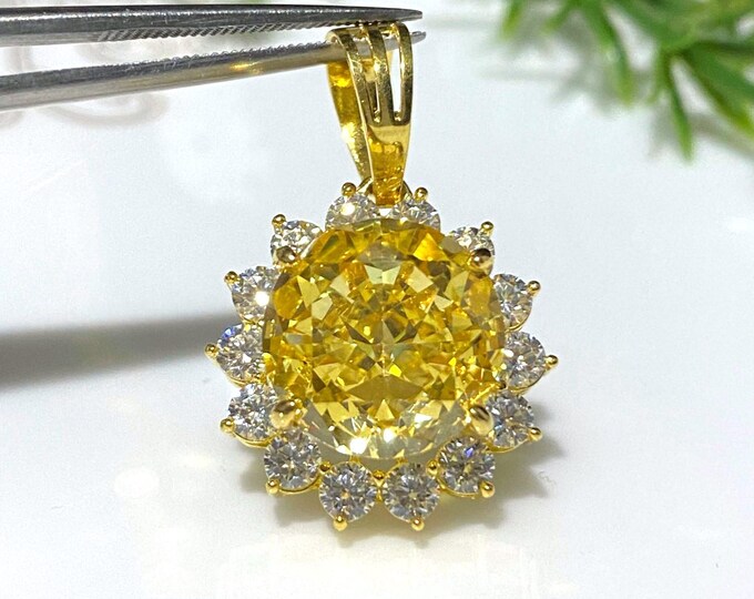 Vintage 15K 610 Solid Gold Round cut Citrine & White Topaz Pendant.