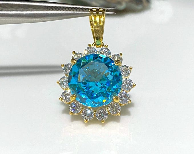 Vintage 15K 610 Solid Gold Round cut Blue Tourmaline & White Topaz Pendant.