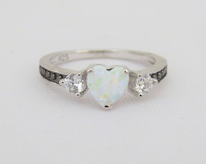 Vintage Sterling Silver Heart White Opal & White Topaz Ring Size 8