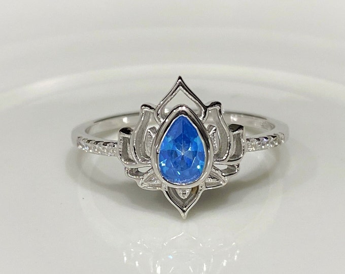Vintage Sterling Silver Blue Topaz & White Topaz Lotus Ring.