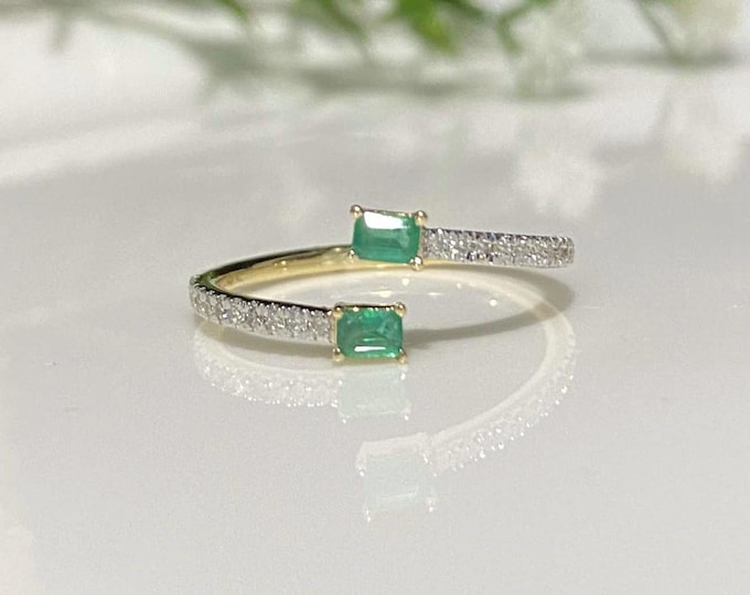 Vintage 14K Solid Yellow Gold Natural Emerald & Diamond Ring Size 6.5
