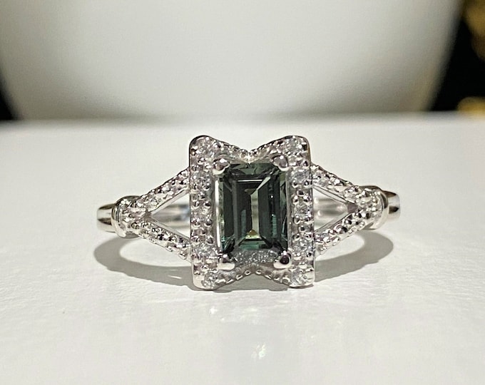 Vintage Sterling Silver Emerald & Diamond Solitaire Ring.