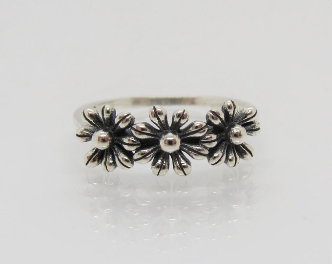 Vintage Sterling Silver Flowers Band Ring Size 7