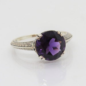 Vintage Sterling Silver Round cut Amethyst Ring Size 9