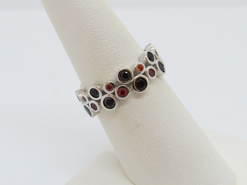 Vintage Sterling Silver Black Onyx /& Garnet Wedding Band Ring Size 7