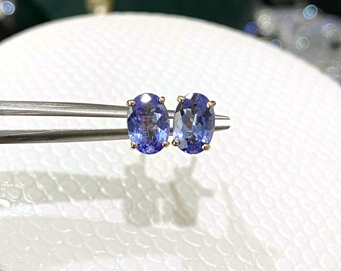 Vintage 14K Solid Yellow Gold 1.20ct Genuine Tanzanite Earrings.
