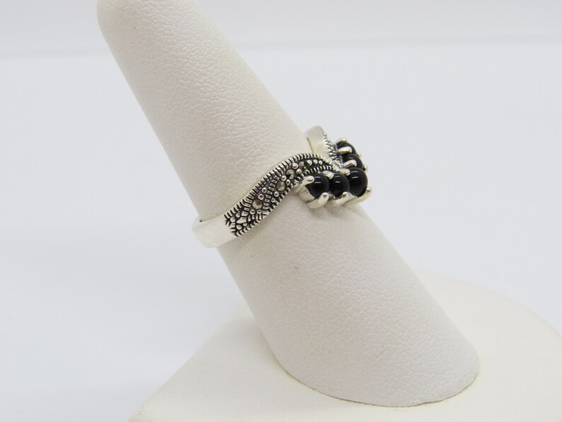 Vintage Sterling Silver Black Onyx /& Marcasite Pointed Ring Size 7
