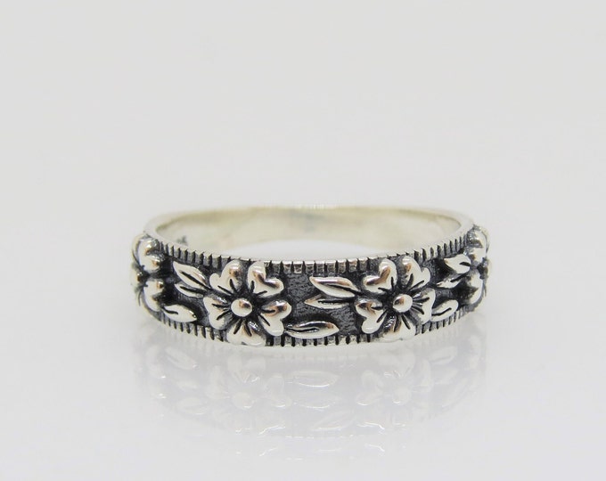 Sterling Silver Flower Band Ring Size 8