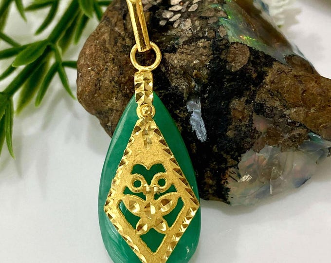 Vintage 24K 980 Solid Gold Green Jadeite Jade Butterfly Pendant.