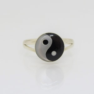 Vintage Sterling Silver Yin Yang Dome Ring Size 9