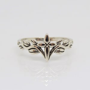 Vintage Sterling Silver Cross Leaf Ring Size 8