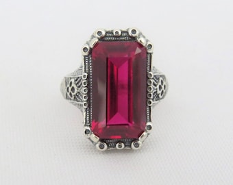 Ring i sterlingsilver med rubin och filigran, storlek 9
