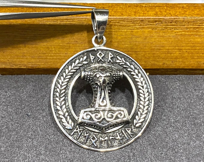 Vintage Sterling Silver Thor's Hammer Pendant.