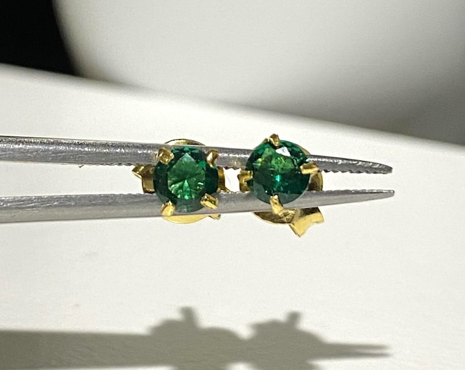 Vintage 18K Solid Yellow Gold Round Emerald Earrings 4mm