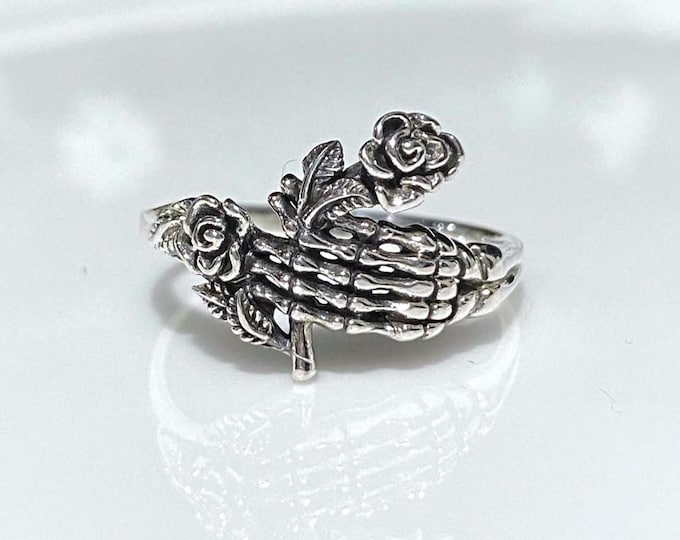 Vintage Sterling Silver Skeleton Hand Rose Flowers Ring Size 8