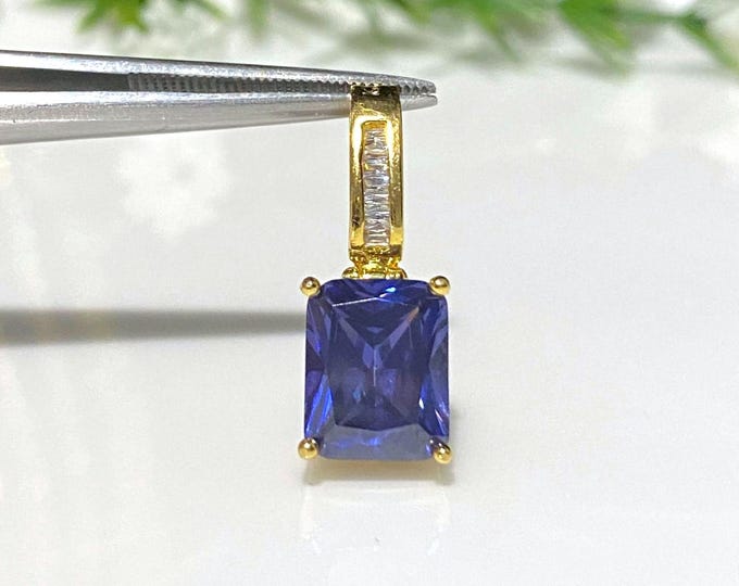 Vintage 15K 610 Solid Gold Tanzanite & White Topaz Rectangular Pendant.
