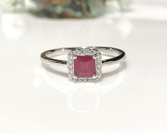 Vintage Sterling Silver 0.68ct Natural Ruby & White Topaz Ring Size 9