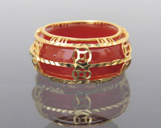 Vintage 18K Solid Yellow Gold Red Agate Diamond cut Money Coin Band Ring Size 9