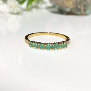Vintage 14K Solid Yellow Gold Natural Emerald & Diamond Band Ring Size 7