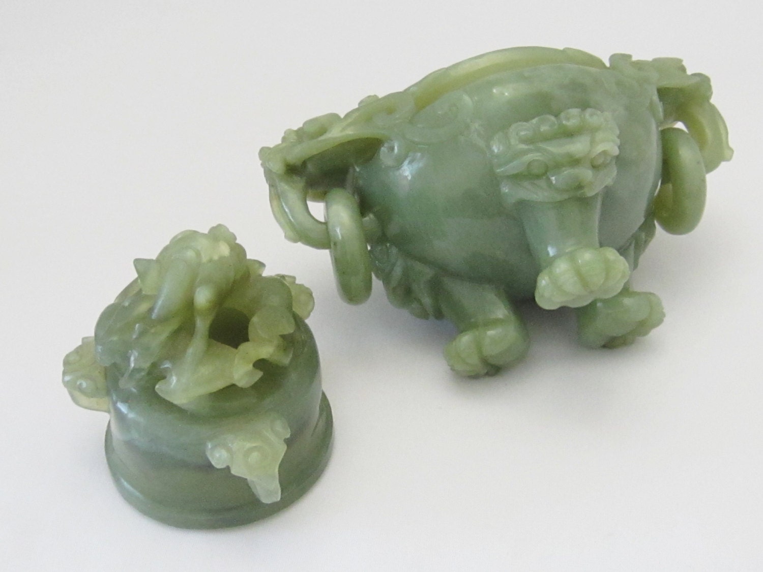 翡翠 船形工芸品 龍の彫刻