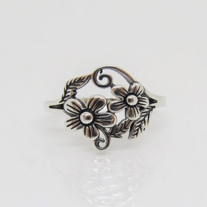 Vintage Sterling Silver Flowers Ring Size 5