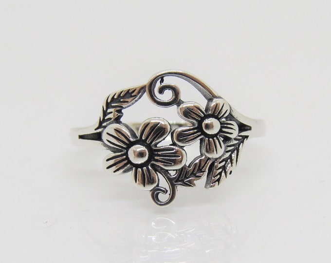 Vintage Sterling Silver Flowers Ring Size 5