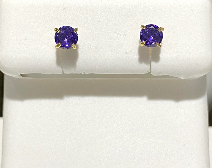 Vintage 18K Solid Yellow Gold Round cut Amethyst Earrings 4mm.