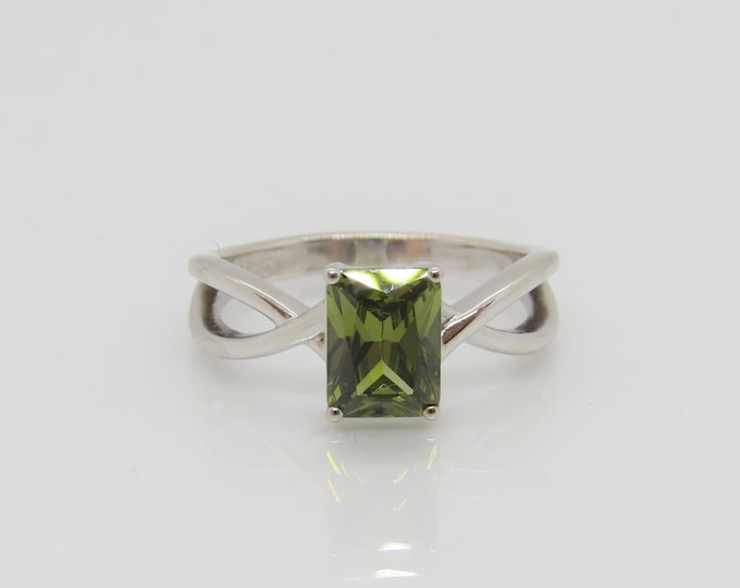 Vintage Sterling Silver Emerald Cut Green Peridot Twisted Celtic Ring Size 7
