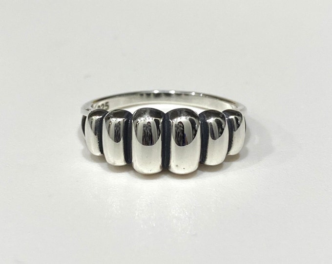 Vintage Sterling Silver Dome Ring Size 7.