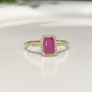 Vintage 14K Solid Yellow Gold Natural Ruby & Diamond Ring Size 6.5