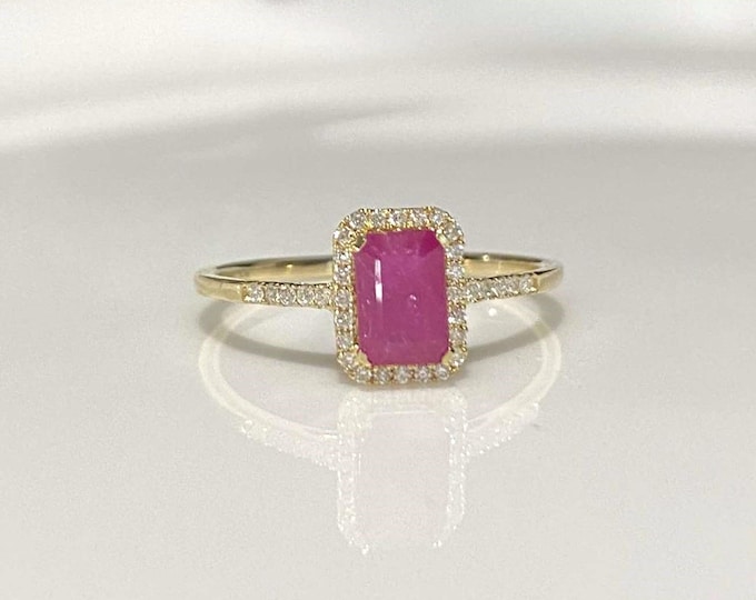 Vintage 14K Solid Yellow Gold Natural Ruby & Diamond Ring Size 6.5