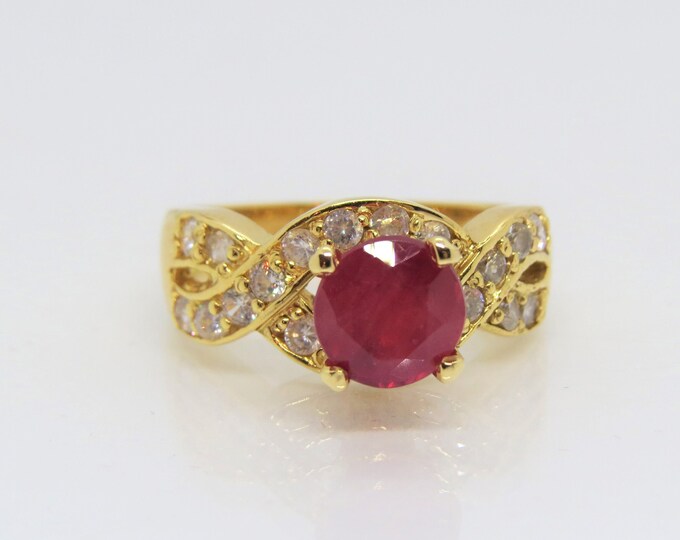 Vintage 18K Solid Yellow Gold Natural Ruby & White Topaz Ring Size 7
