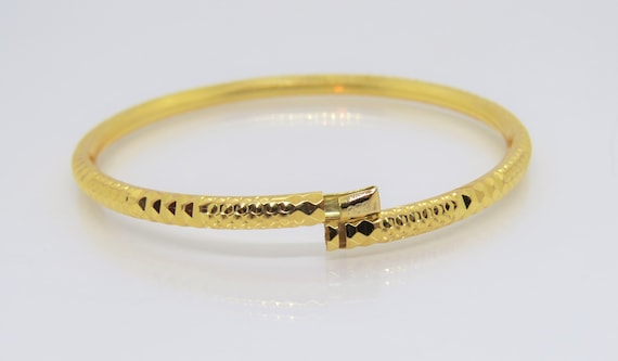 Vintage 15K 610 Yellow Gold Round Bangle Bracelet 50MM 52MM Vintage 15K 610 Yellow Gold Round Bangle Bracelet 50MM 52MM