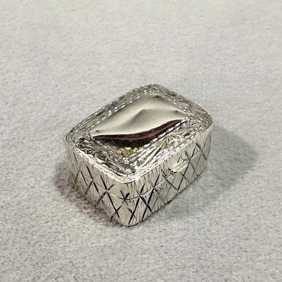 Vintage Sterling Silver Rectangular Edged Pill Box - image 1
