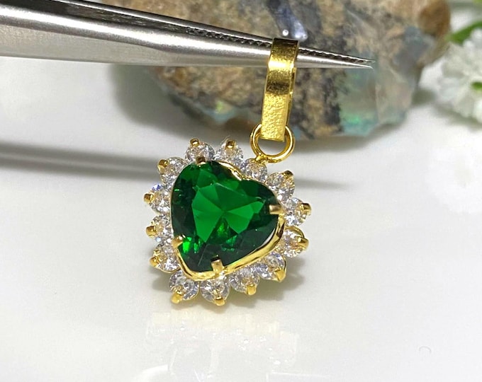 Vintage 18K Solid Gold Emerald & White Topaz Heart Pendant.