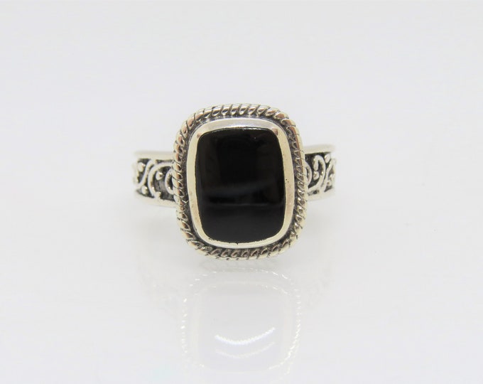 Vintage Bali Sterling Silver Black Onyx Ring Size 7.75