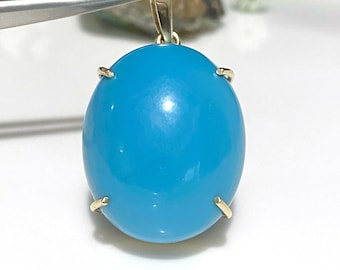 Vintage 14K Solid Yellow Gold 70.6ctw Natural Oval cut Turquoise Pendant.