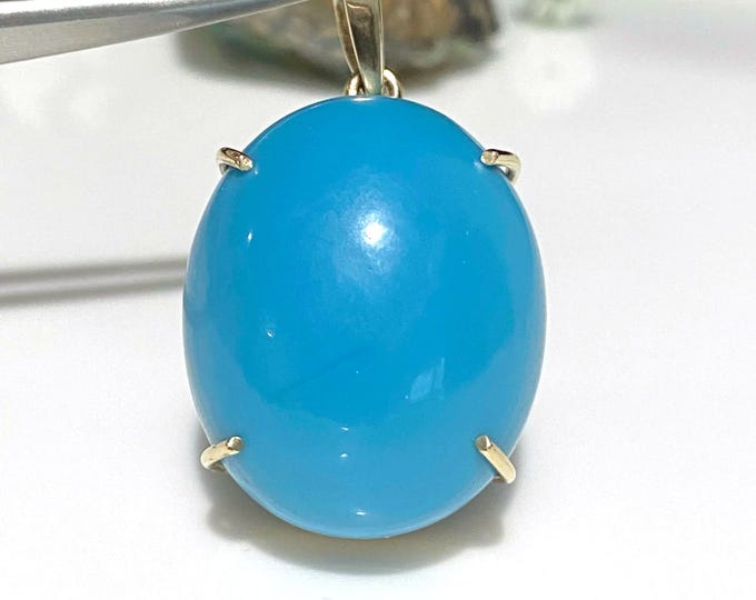 Vintage 14K Solid Yellow Gold 70.6ctw Natural Oval cut Turquoise Pendant.