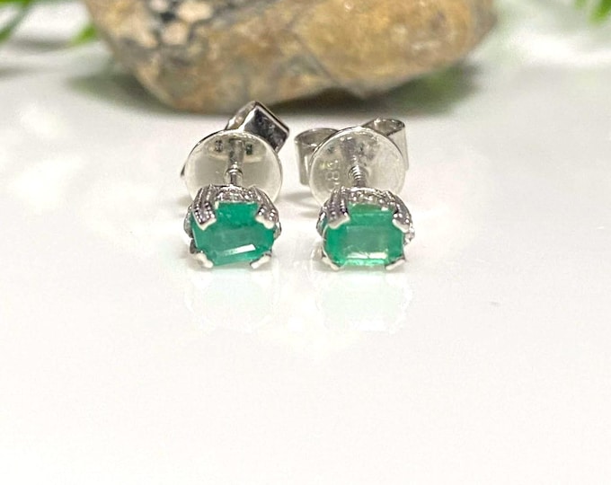 Vintage 14K Solid White Gold Genuine Zambian Emerald & Diamond Earrings.