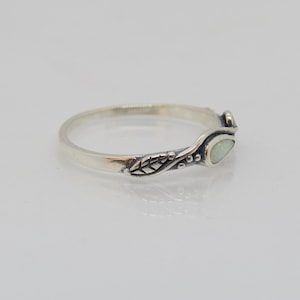 Vintage Sterling Silver White Opal Leaf Thin Band Ring Size 6 image 4