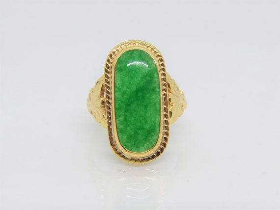 Vintage 18K Solid Yellow Gold Saddle Green Jadeite